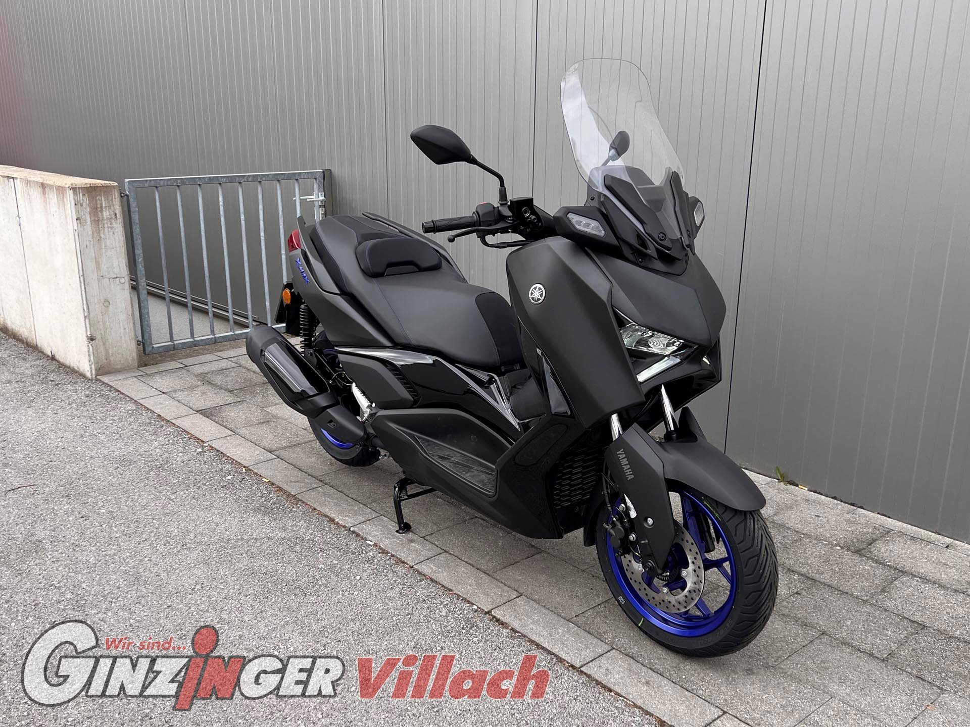 XMAX 300