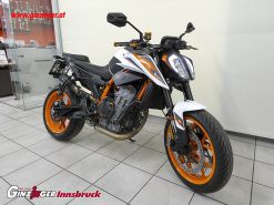 890 Duke