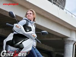 Avenis 125