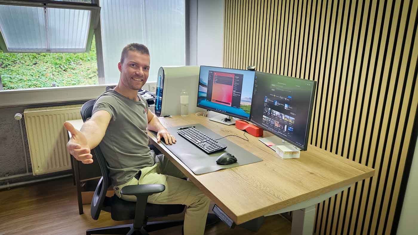 Tom am Arbeitsplatz in der Zentrale Ried