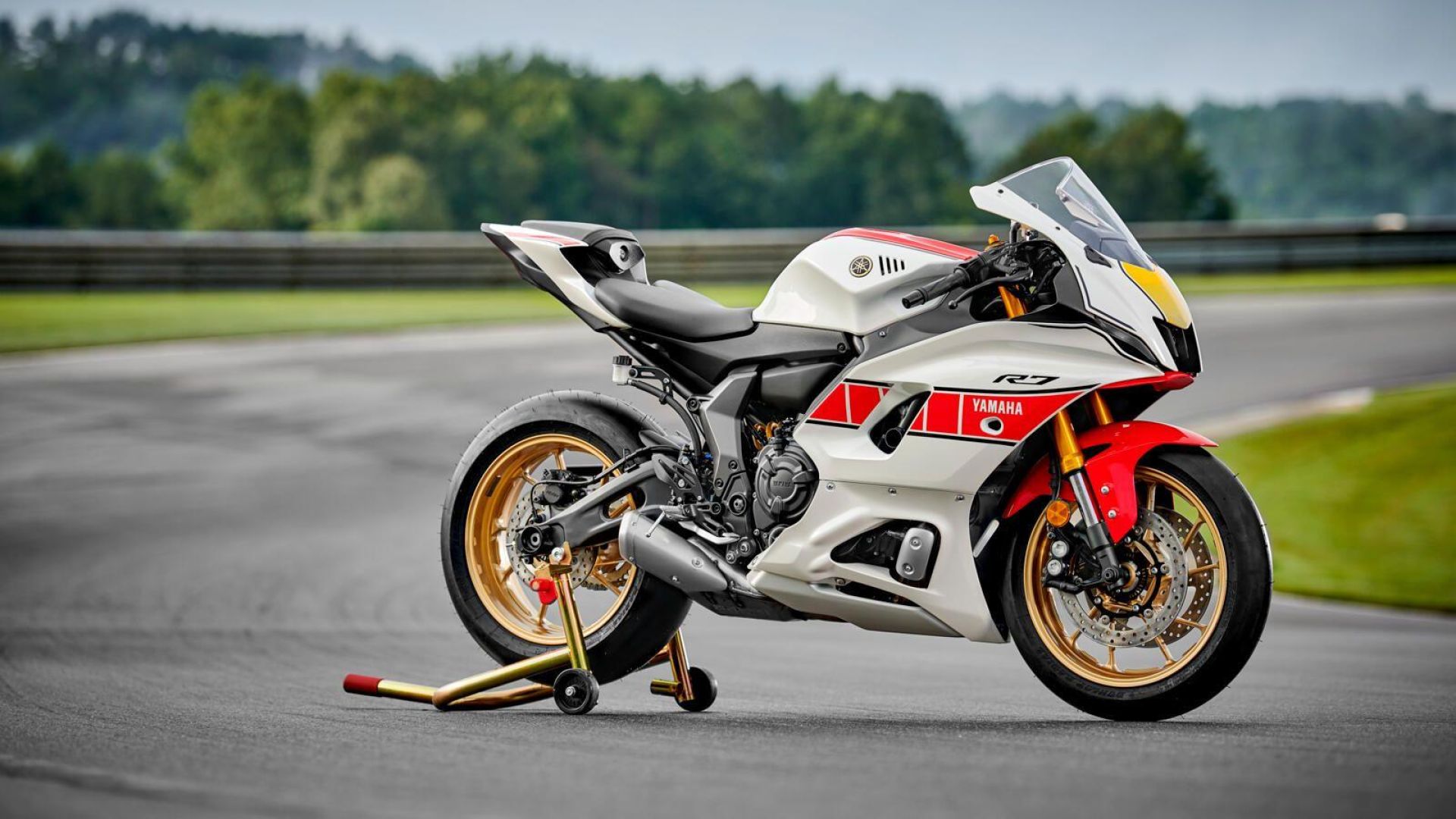 YZF-R7